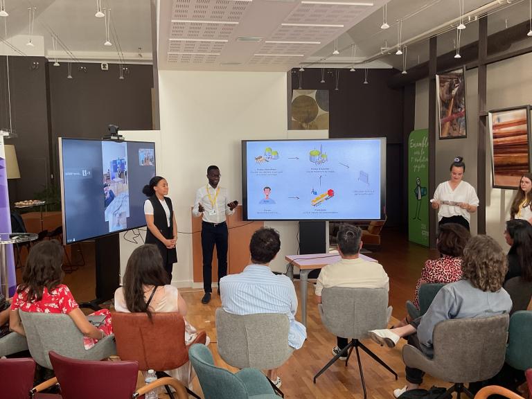 Participants de PimpMyApp pitchant leur innovation chez GRDF le 16 juin 2023.