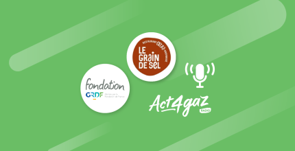 Logo Fondation GRDF et Le Grain de Sel sur fond vert